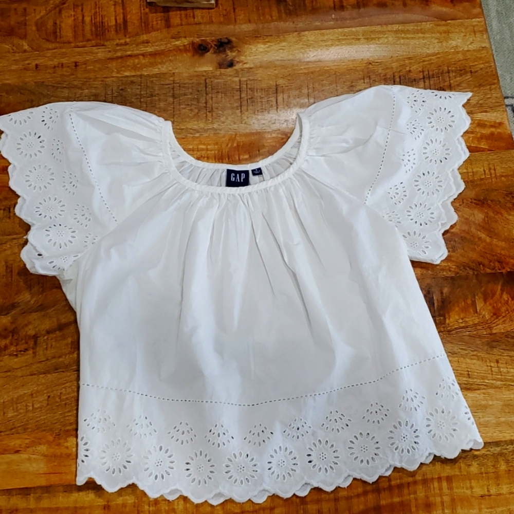 GAP, White soft woven cotton top with flutter sleeves. Size small